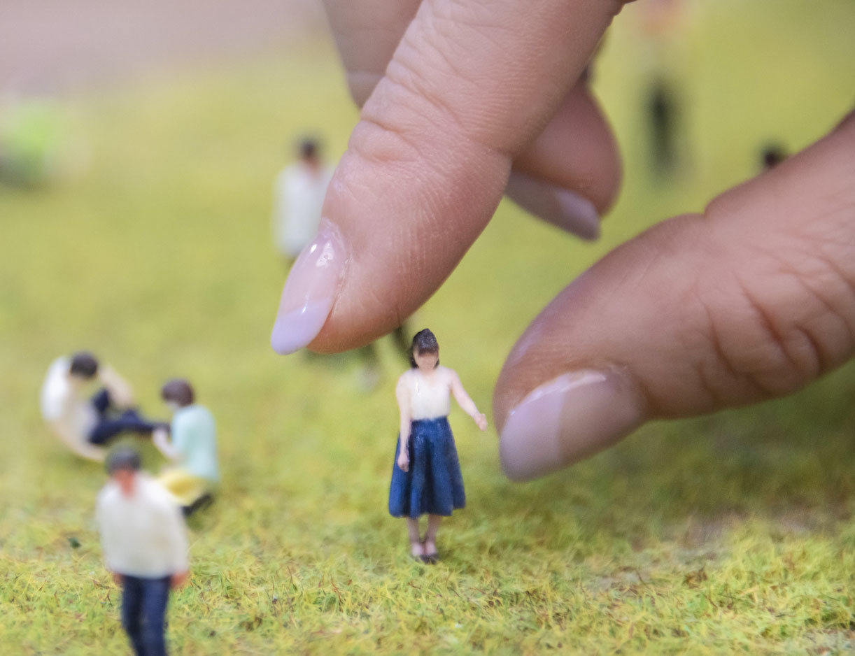Live in this miniature world Have a brand new experience
